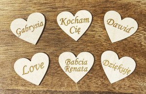 Serce drewniane z dowolnym napisem 3,5 x 4cm czcionka 2