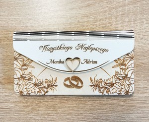 Elegancka koperta drewniana na pieniądze, voucher. Ślubna